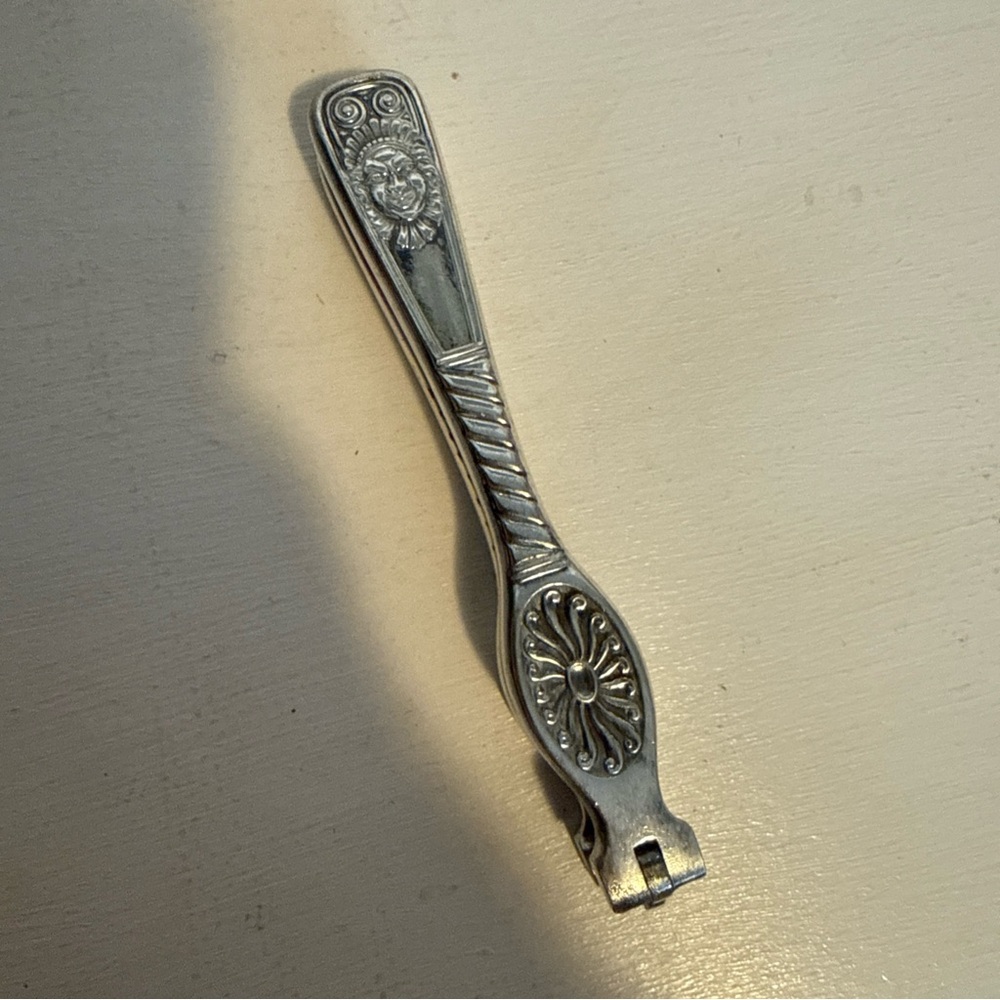 ASSYRIAN HEAD 1847 Rogers NUTCRACKER Silverplate Excellent Condition Antique